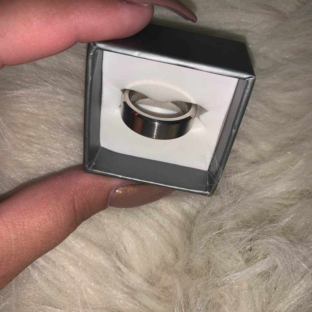 Engagement ring - Picture 4 of 5